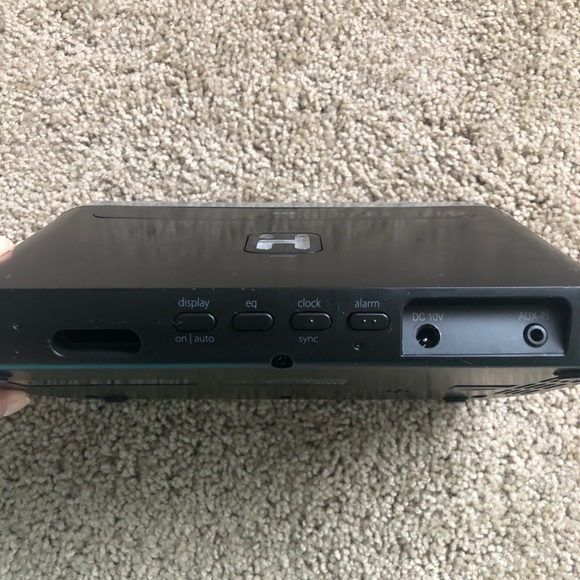 *SOLD on ebay* iHome app-enhanced alarm clock docking station - Picture 4 of 5